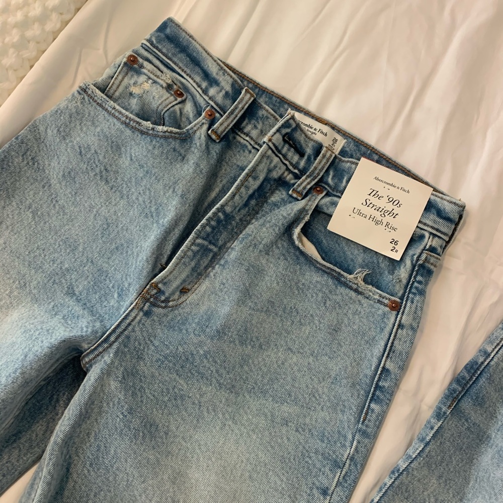 BRAND NEW! Abercrombie 90’s Ultra High Rise Jeans - Picture 2 of 5